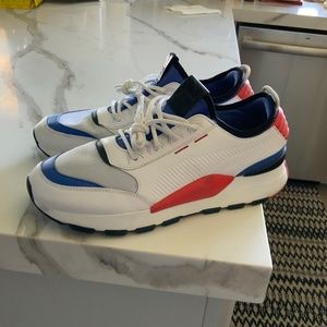 Puma shoes no logo 9.5